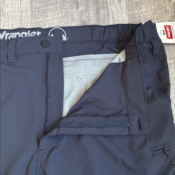 Wrangler 11 inch Outdoor Shorts - Picture 8 of 8
